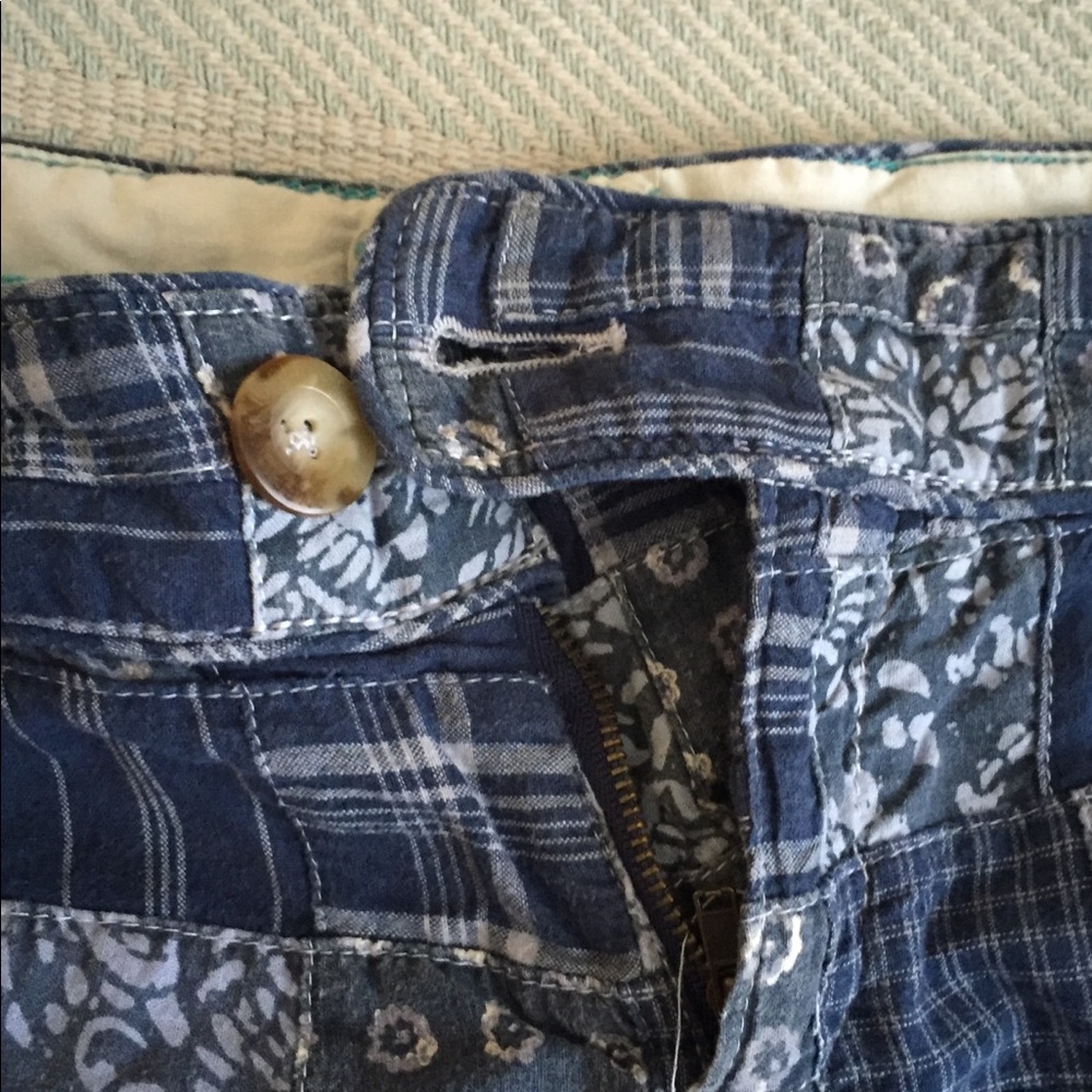 AE Shorts - Picture 3 of 4